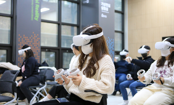 한남대 도서관에 VR(가상현실)Lab, 건축설계 시뮬레이션, 세계문화탐험 등 콘텐츠 다양한 체험
