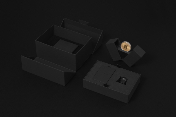 방탄소년단 데뷔 10주년 기념메달 1온스 패키지 이미지