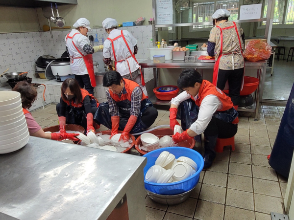 건협 대전충남지부 건협사랑어머니봉사단 효심정 배식봉사 활동 실시