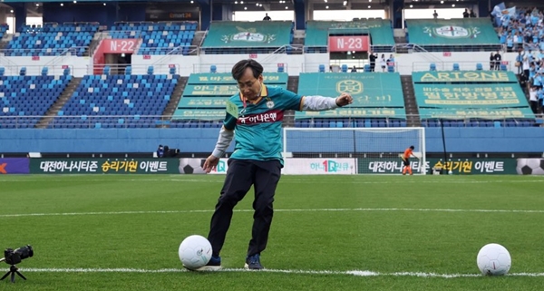 시축하는 한밭대 오용준 총장