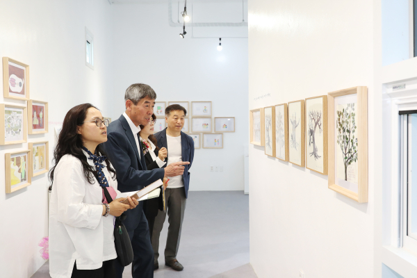 인생그림책 전 ‘내 인생에서 잊히지 않는 것들’ 전시