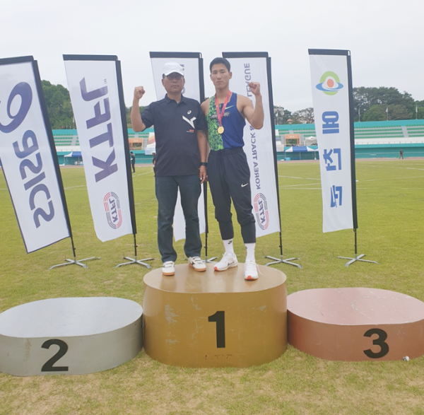 지난 24일 ‘2023 예천 전국실업육상대회’에서 남자 장대높이뛰기 일반부 우승을 차지한 한두현 선수