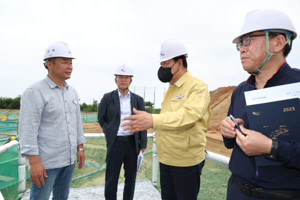 전략사업 주요사업장 현장 점검 모습(해양치유센터 조성 사업지)