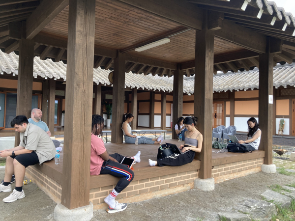 홍성군이 외국인 디지털노마드와 함께하는 워케이션을 개최했다