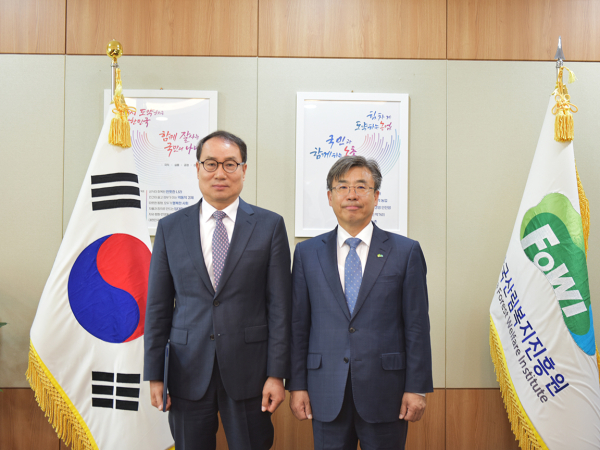 황성태 한국산림복지진흥원 부원장(좌측) 취임 사진