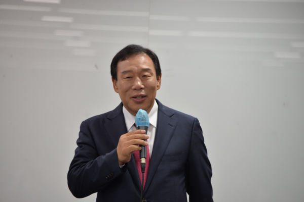 기자간담회 하는 최민호 세종시장