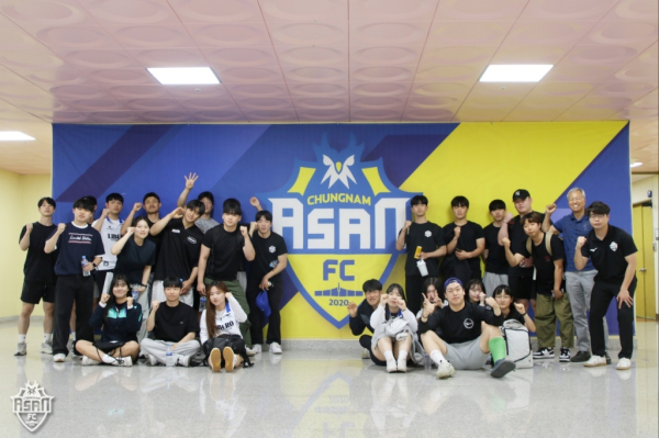 충남아산FC, 순천향대 재학생 대상 ‘축구 산업 진로’ 특강 후 단체사진