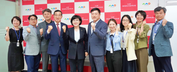 7일 5개 자치구와의 협력을 위한 소통의 자리로 김광신 중구청장 및 주요 직위자와 만남의 시간 후 단체사진