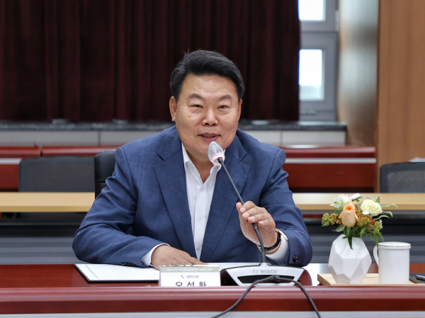 발전소 주변 지역기업 우대기준 개정을 위한 업무 협약식 체결에서 인사말하는 오성환 시장