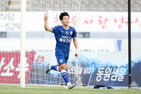 충남아산FC 선수 경기모습