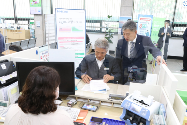 ‘zgm.고향으로 카드’릴레이 가입 캠페인에 동참한 대전농협 조합장