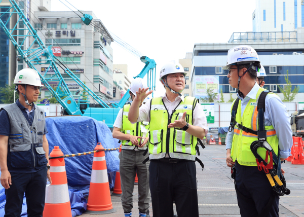 서철모 서구청장 공사 현장 안전관리 실태 점검 장면