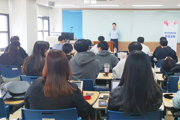 FTA 전문가 목표로 주말에도 강의 듣는 대학생들