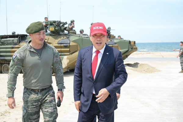 14일 경북 포항시 해병1사단과 칠곡군 다부동 전적기념관을 찾았다