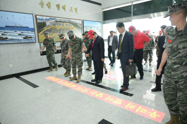 14일 경북 포항시 해병1사단과 칠곡군 다부동 전적기념관을 찾았다