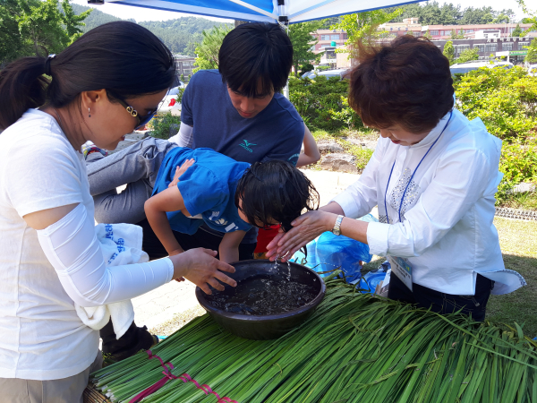 지난 서천단오제 (창포물에 머리감기)모습