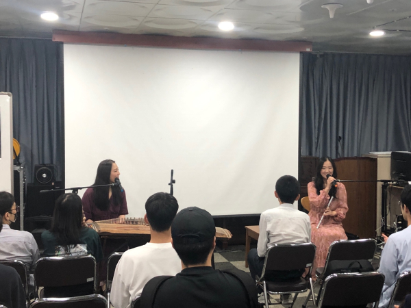 유성이 흐르는 밤 음악 콘서트 장면