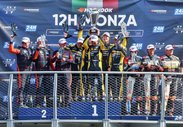 2023 한국 12시 몬자 GT4 클래스 3라운드 우승을 차지한 한국 아트라스BX 모터스포츠