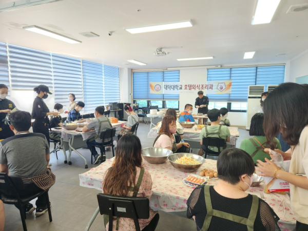 호텔외식조리과 재능나눔동아리 ‘WECOOK’, 대덕구장애인자립생활센터에서 봉사활동 실시