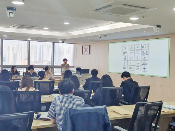 15일 천안시청 중회의실에서 장애인업무와 민원업무 담당자 대상 보완대체의사소통(AAC) 이해 및 활용 교육 진행