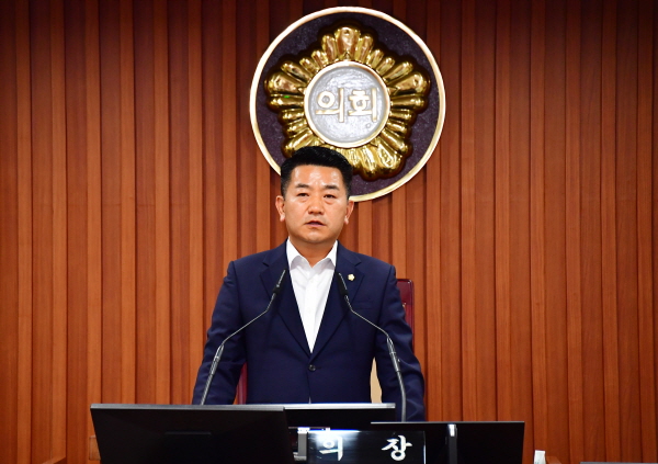 개회사 하는 서원 논산시의회 의장