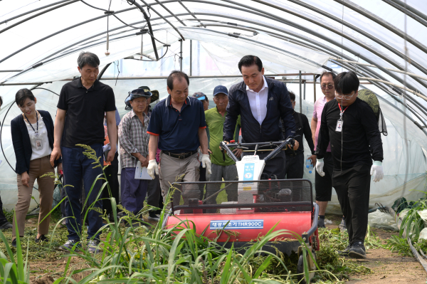 기술 시연에 직접 나선 백성현 논산시장