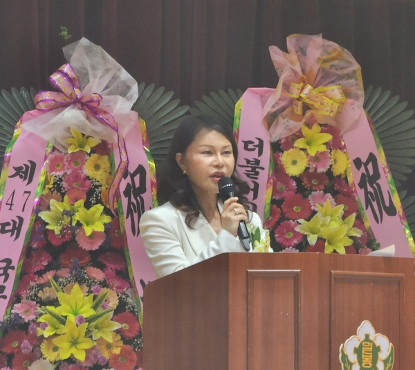 취임사를 하는 김미화 회장/박동혁 기자