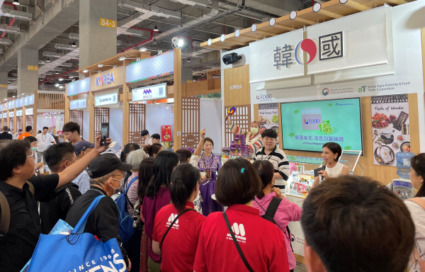 ‘한국관’ 현장 시식 이벤트에 몰려든 인파