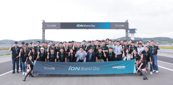 전기차 전용 타이어 아이온(iON) 브랜드 데이 진행 단체사진
