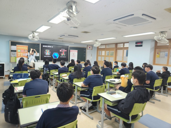 대덕구가 청소년의 건강한 성장을 위해 신탄진중학교에서 ‘청소년 건강스쿨’을 운영하고 있다