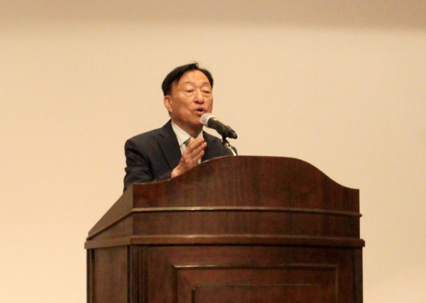 상반기 학부모코디네이터연수에서 인사말 하는 설동호 교육감