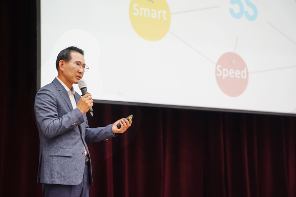 이완섭 서산시장이 27일 정부세종컨벤션센터 국제회의장에서 열린 시군구 부단체장 워크숍에서 특강 진행