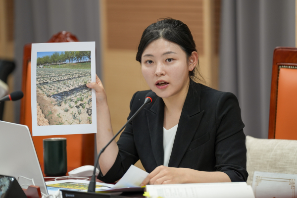행정사무감사를 진행하고 있는 김미성 의원/김미성 의원 제공