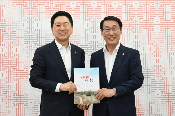 (왼쪽부터)이용록 홍성군수, 김기현 국민의힘 당대표