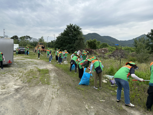 시민단체와 ‘민관합동 도로 환경정비 캠페인’ 진행
