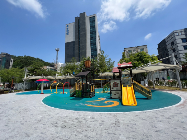 리모델링을 마친 용수골 어린이공원 물놀이장 모습