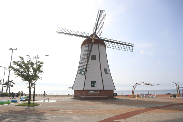 춘장대해수욕장 내 풍차