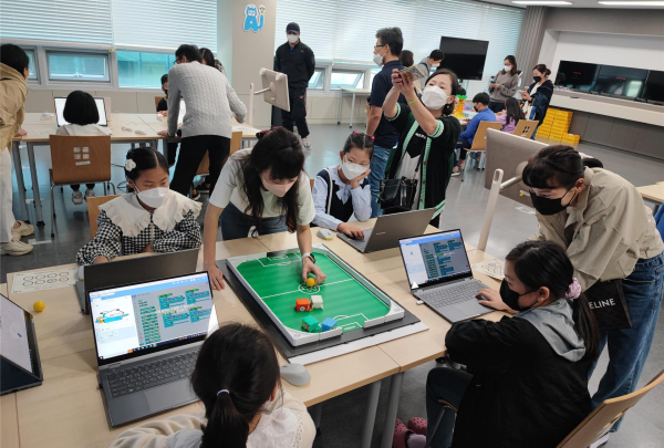 대전AI교육축제 - 학부모와 자녀가 함께하는 로봇 축구 체험