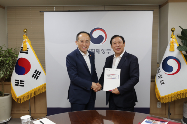 왼쪽부터)추경호 경제부총리, 최민호 시장