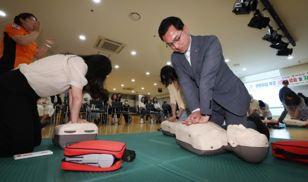 어린이집 부모대상으로 심폐소생술 및 자동심장충격기 사용 등 안전교육 실시