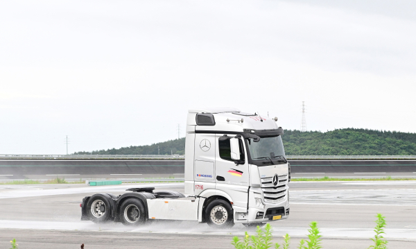 지난 11일 한국테크노링서 한국타이어 TBR 딜러 대상 트럭∙버스용 타이어 행사 진행