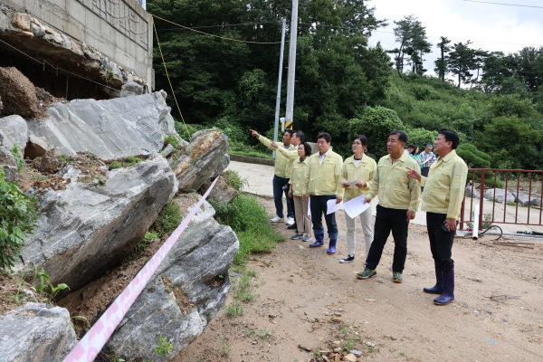 계룡시의회 엄사면 향한리 수해 현장 방문