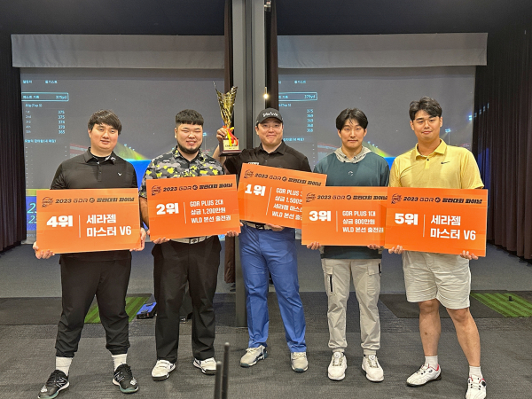 골프존 GDR아카데미가 전국 규모 장타대회 ‘2023 GDR The Longest’를 성황리에 마쳤다. 대회 현장에서 (왼쪽부터)4위 이현석, 2위 최종환, (가운데)우승자 홍현준, 3위 엄성용, 5위 강호인이 기념사진