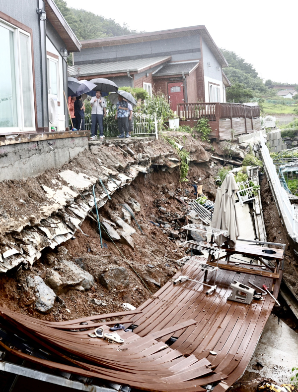 남포면 봉덕리 충대 붕괴 현장 사진
