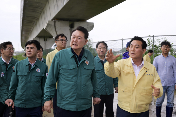 18일 논산 수해현장을 방문한 윤석열 대통령