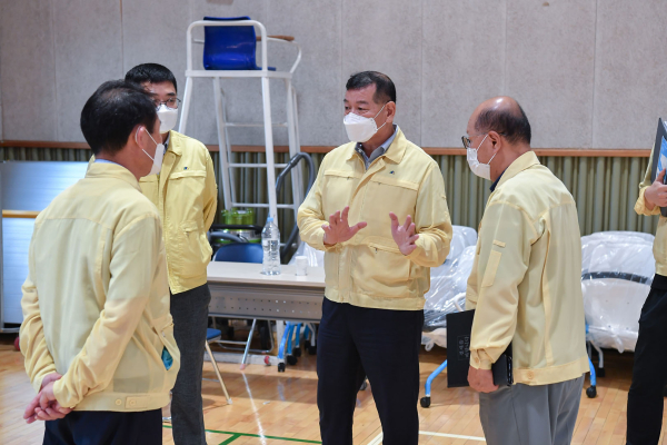 최원철 시장, 이재민 격려 모습 (공주대학교 옥룡캠퍼스)