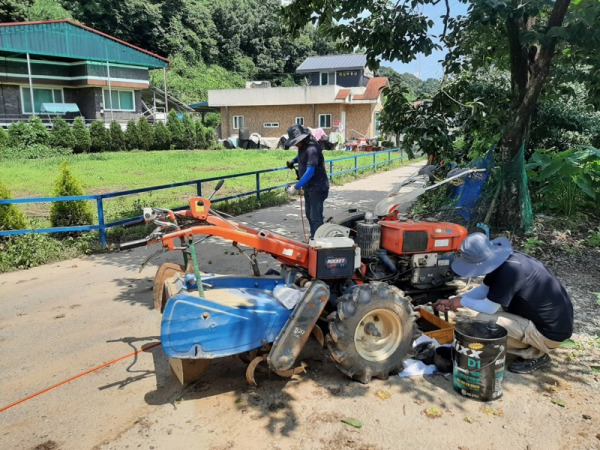 침수 농기계 무상 점검·수리 모습