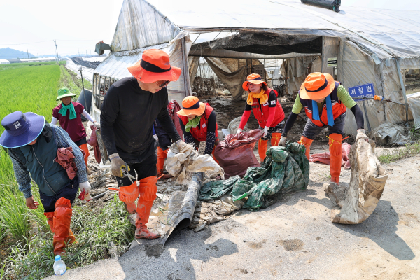 호우 피해집중지역 복구지원 봉사활동 진행 모습