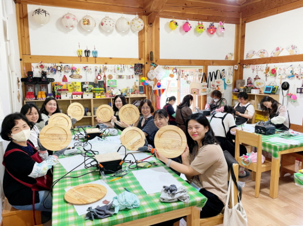 지난 25일 옥천전통문화체험관에서 5개 자치구 통합사례관리사을 대상으로 소진 예방 워크숍 진행