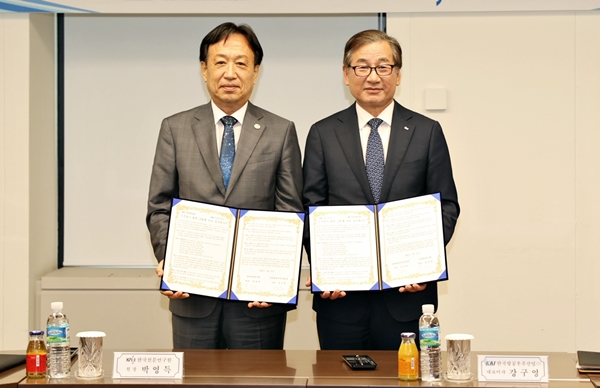 (왼쪽부터) 박영득 한국천문연구원장, KAI 강구영 사장